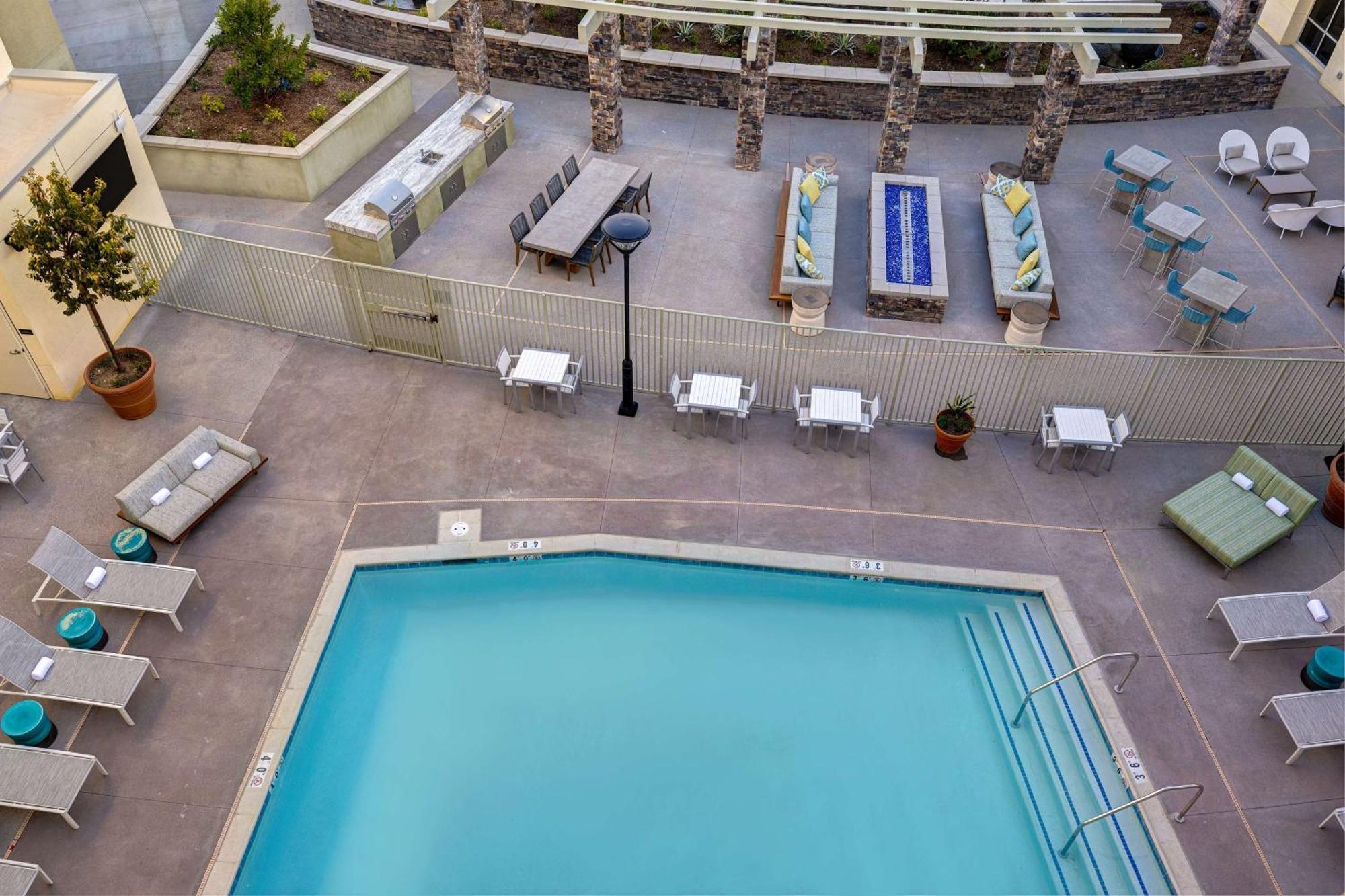 Hilton Garden Inn เทเมคิวลา ภายนอก รูปภาพ